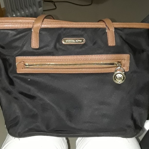 Michael Kors Handbags - Small MICHAEL KORS HANDBAG